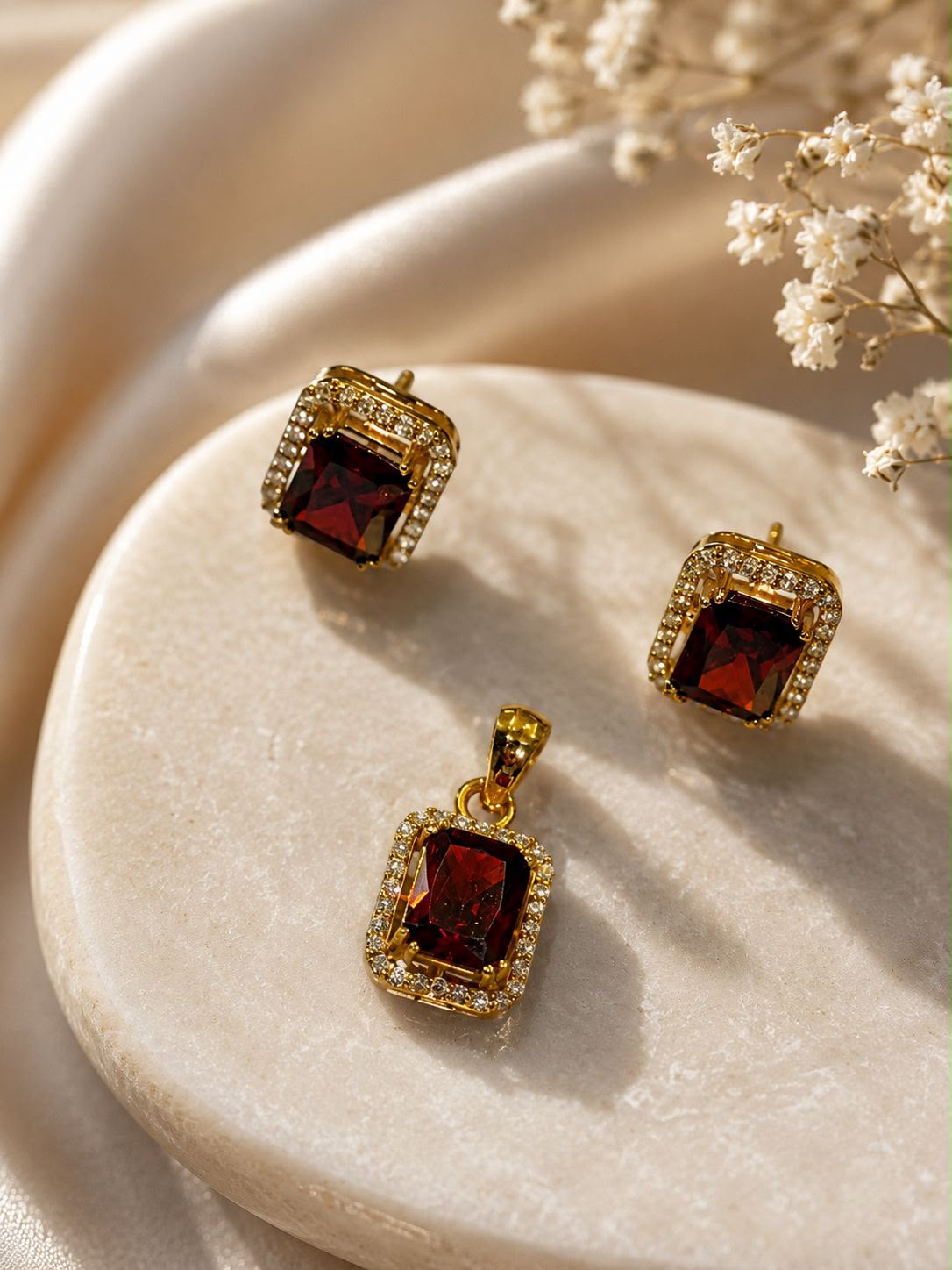 Laal Garnet Pendant Set